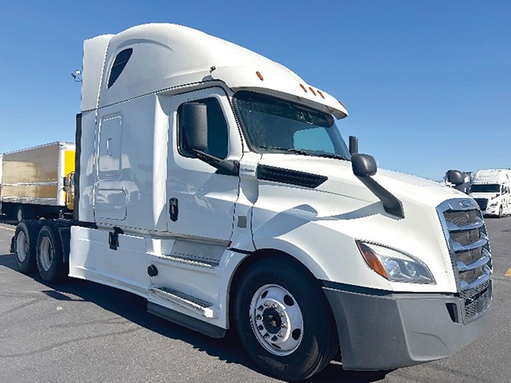 2020-freightliner-cascadia-126-image-1