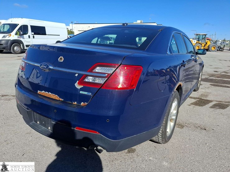 2017-ford-taurus-image-5