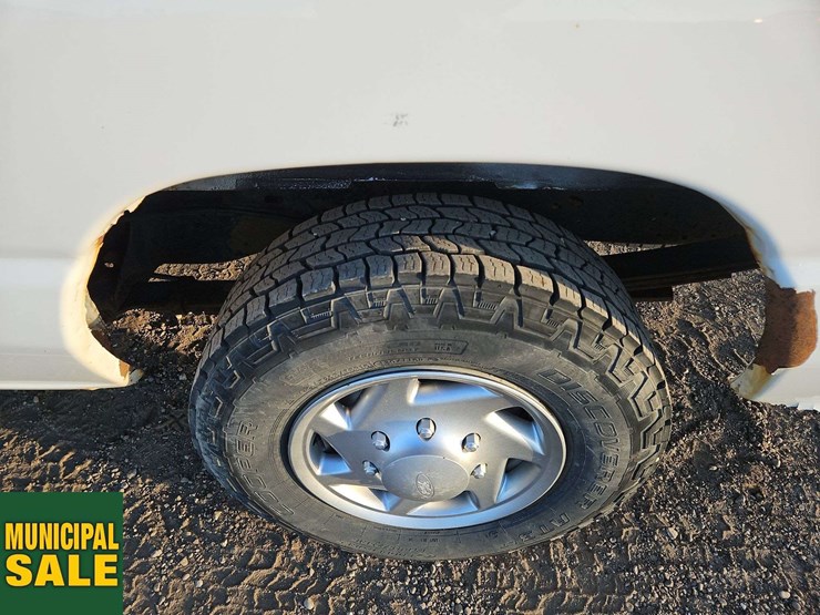 2014-ford-cargo-image-9