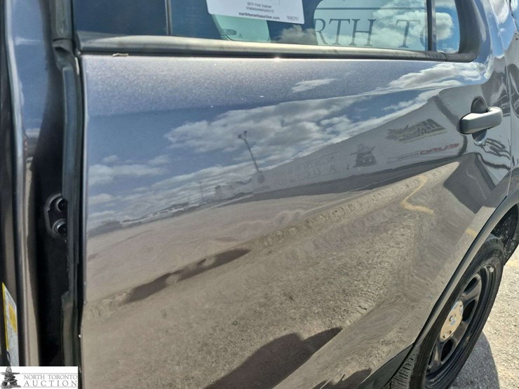 2019-ford-explorer-image-21