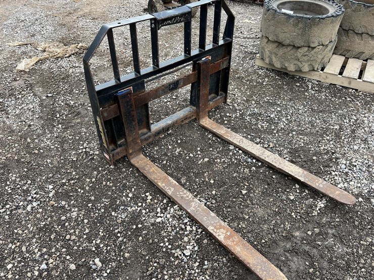 land-pride-48”-skid-steer-pallet-forks-image-1