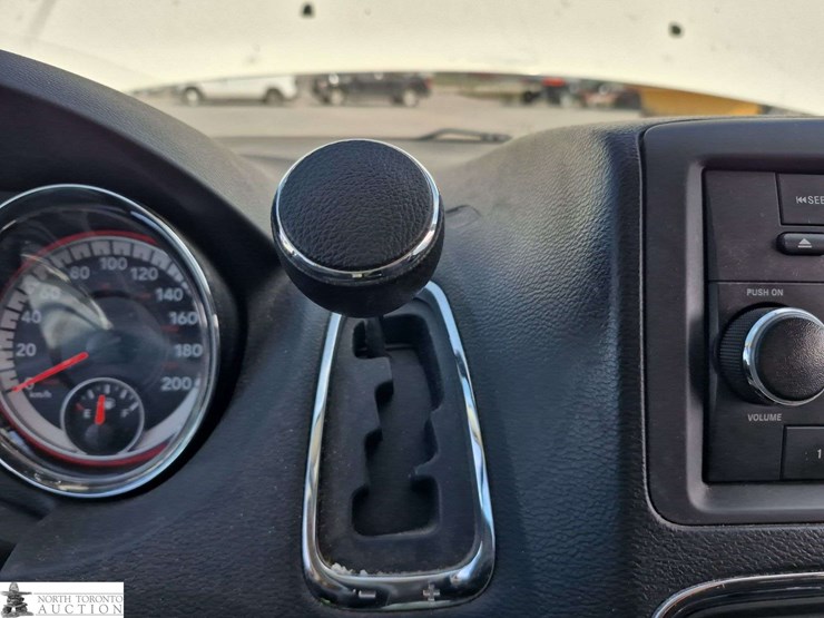 2011-dodge-grand-caravan-se-image-19