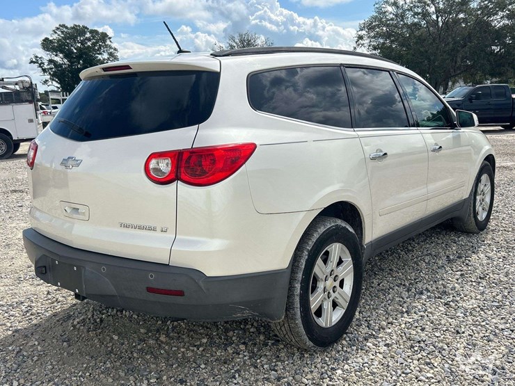 2012-chevrolet-traverse-image-3