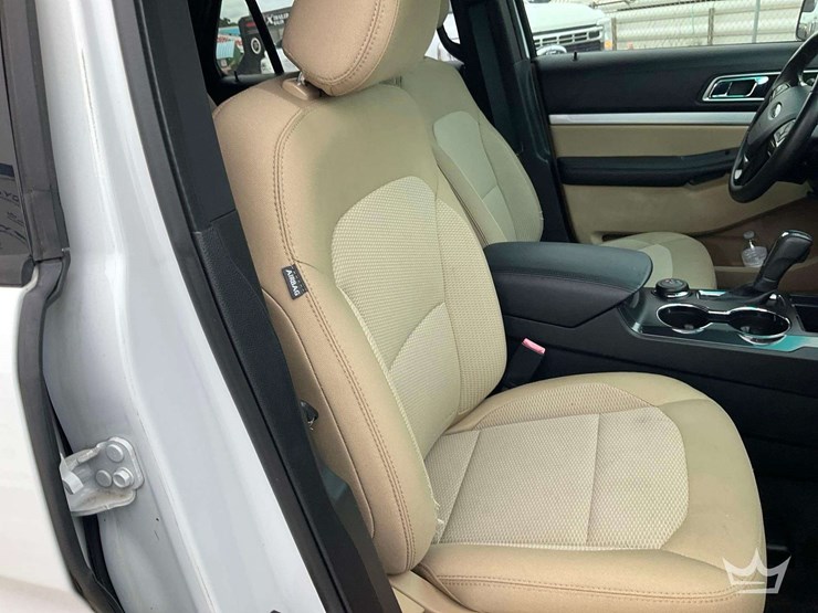 2017-ford-explorer-image-31