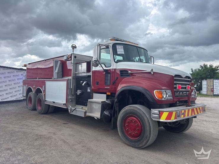 2004-mack-granite-cv713-image-2