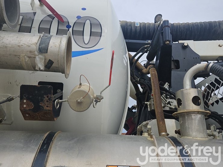 2012-vactor-2100-image-44