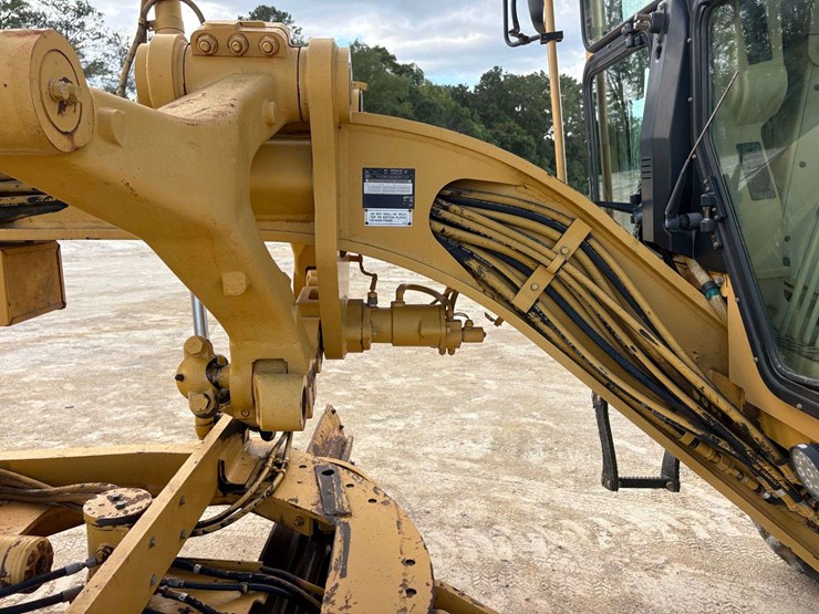 2001-caterpillar-12h-image-37