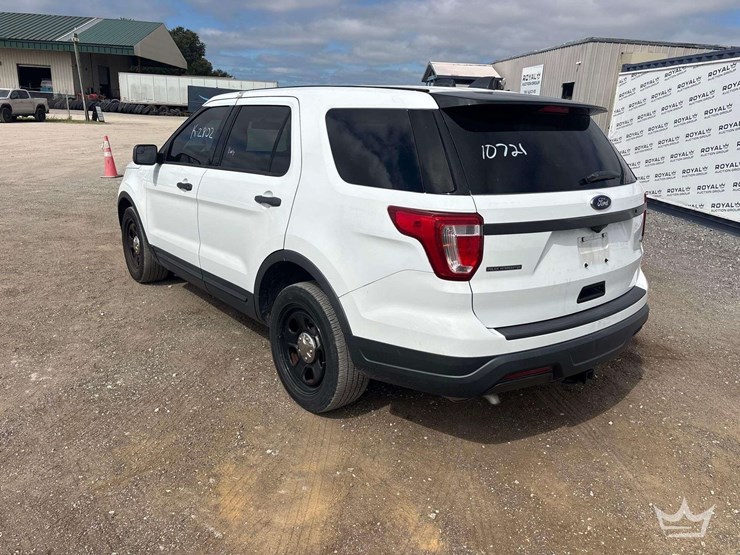 2018-ford-explorer-image-3