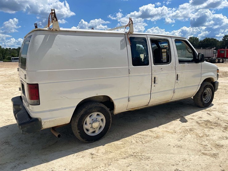 2008-ford-cargo-image-3