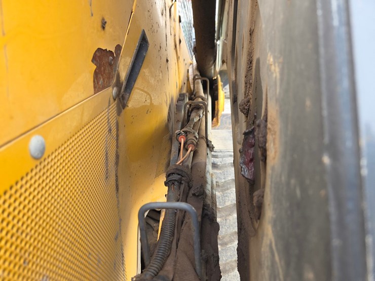 2020-deere-331g-image-24