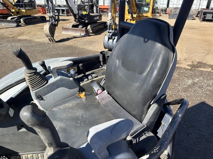 deere-27d-image-24