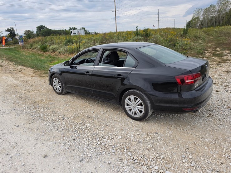 #25322-•-2017-volkswagen-jetta-passenger-car-image-8