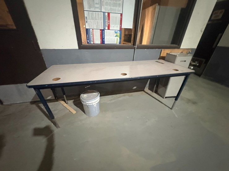 #42121-•-lot-of-desk,-chair-&-table-image-2