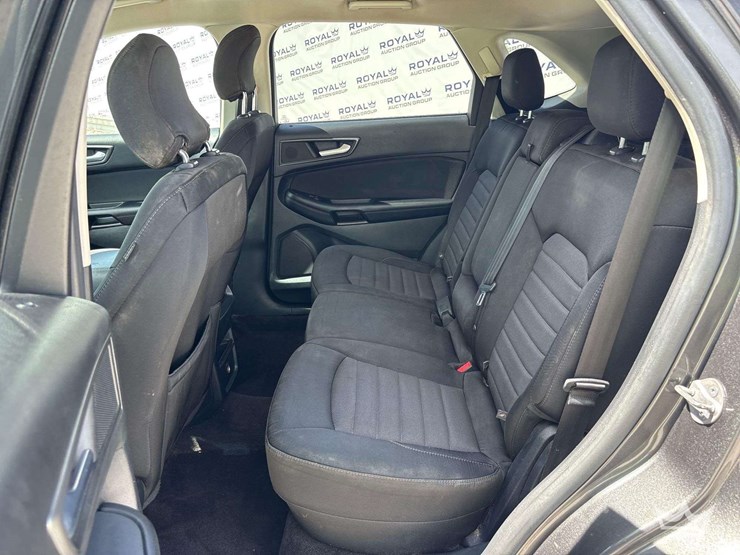 2016-ford-edge-image-18