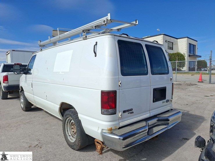2011-ford-cargo-image-6