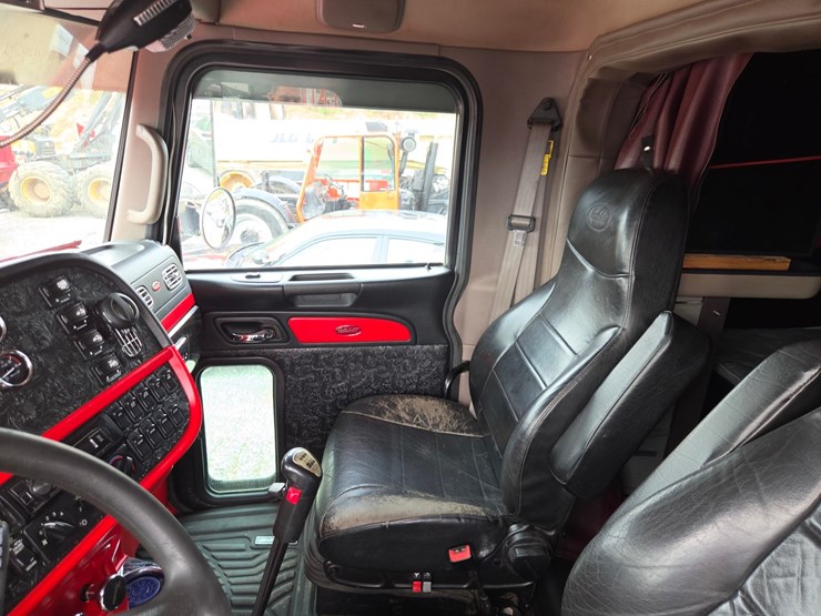 #1408-•-2014-peterbilt-388-sleeper-cab-truck-tractor-image-56