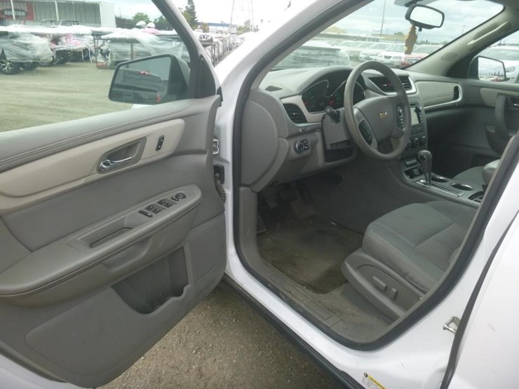 2017-chevrolet-traverse-image-8