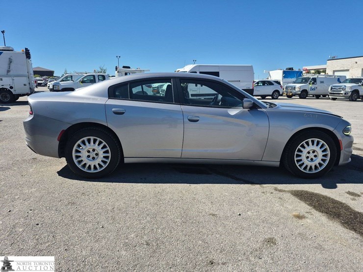2016-dodge-charger-image-4
