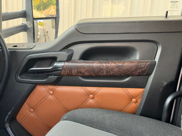 2022-kenworth-t680-image-37
