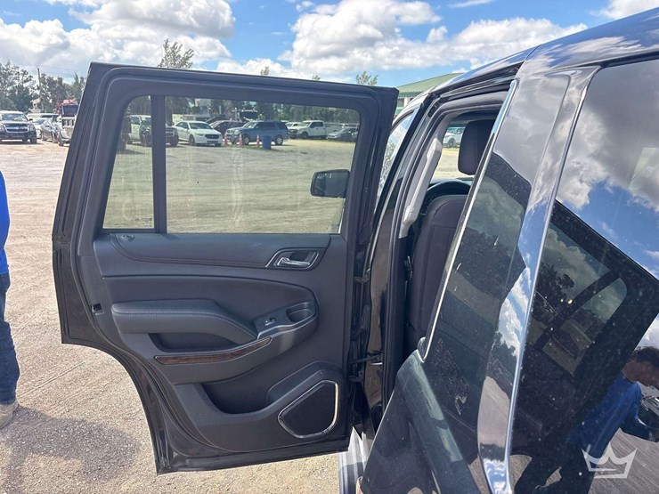2018-chevrolet-tahoe-image-15