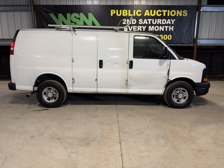 2011-chevrolet-express-2500-image-1
