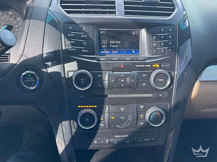 2017-ford-explorer-image-15