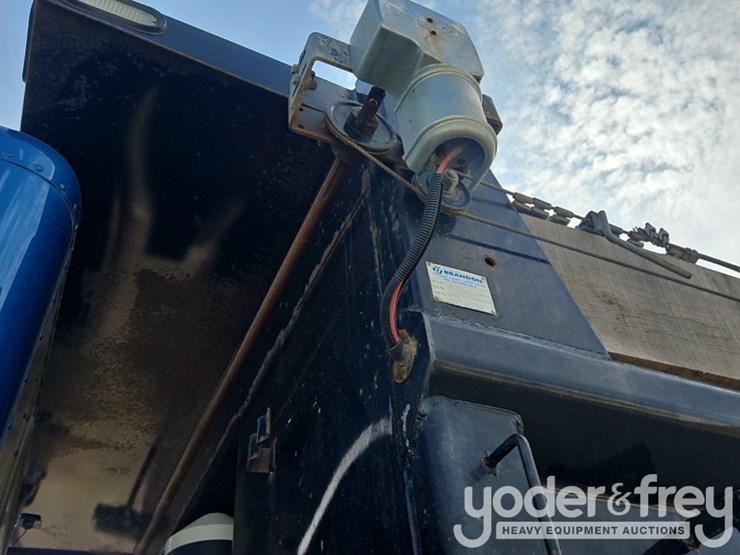 2019-freightliner-122sd-image-37