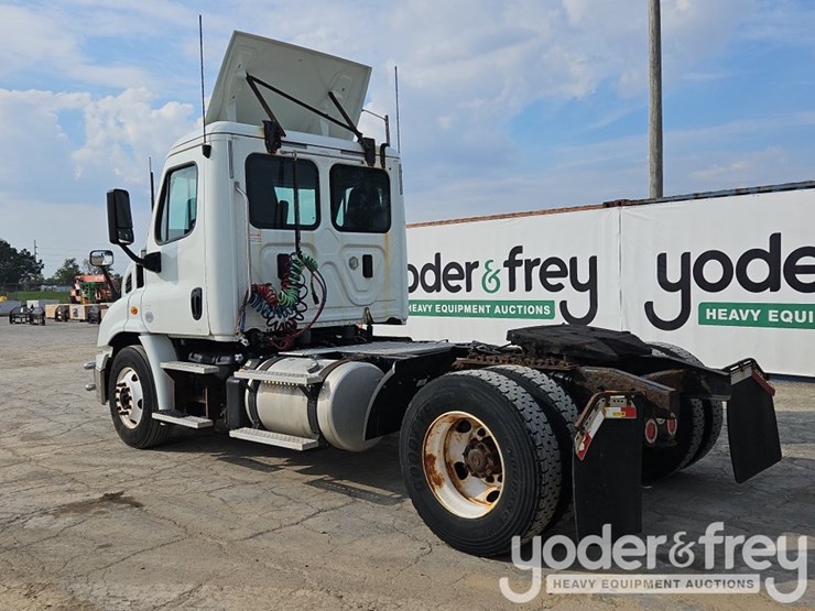 2017-freightliner-cascadia-113-image-4