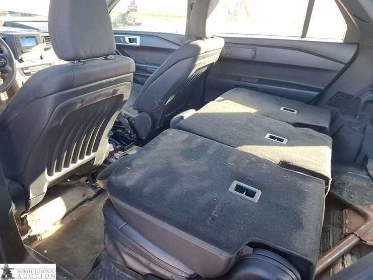 2020-ford-explorer-image-14