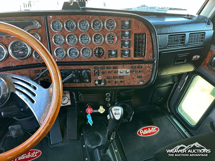peterbilt-378-image-11
