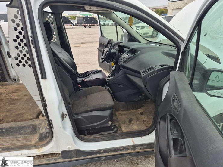 2015-ford-transit-connect-image-30