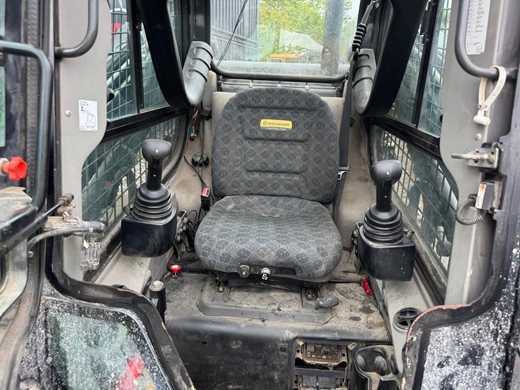new-holland-c332-image-22