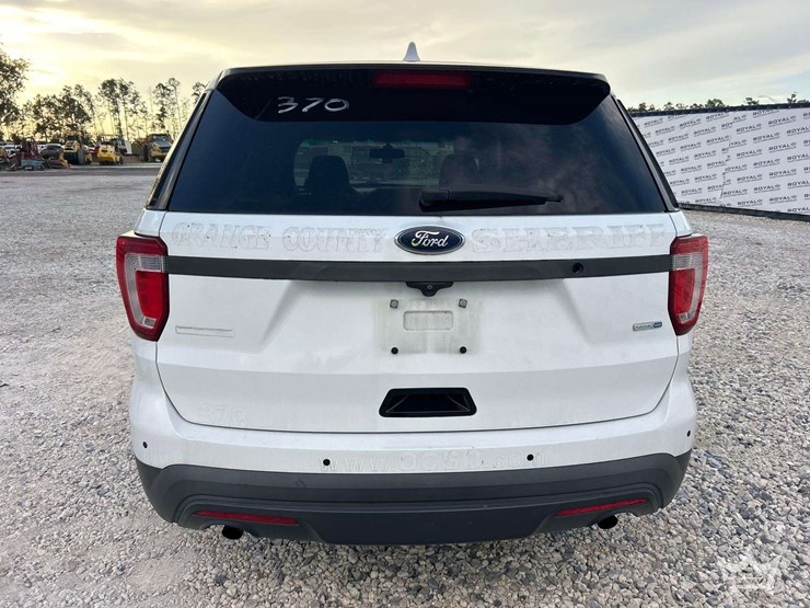 2016-ford-explorer-image-30