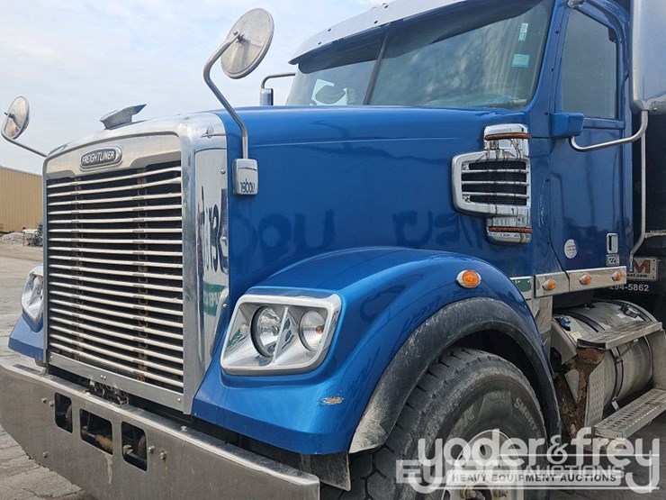2019-freightliner-122sd-image-23