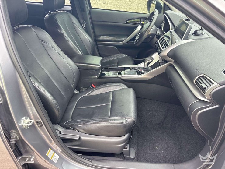 2018-mitsubishi-eclipse-cross-image-17