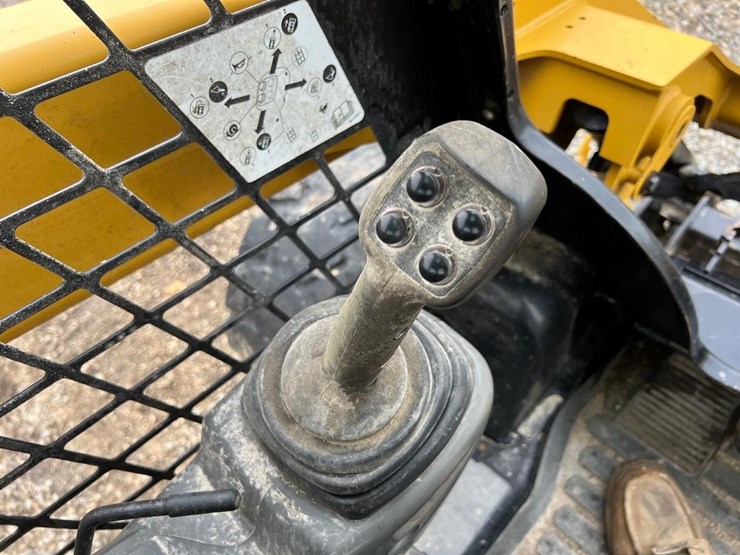 2018-caterpillar-262d-image-23