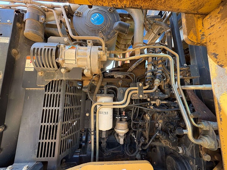 2004-new-holland-ts100a-image-42