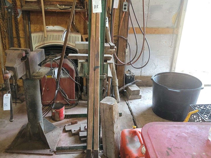 manual-post-hole-digger-with-wooden-handles-and-steel-blades-image-1