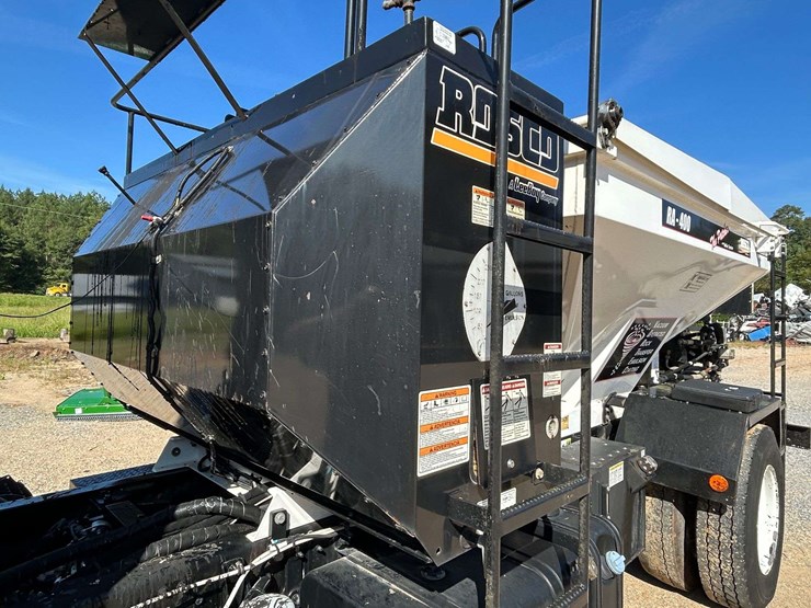 2015-peterbilt-220-image-28
