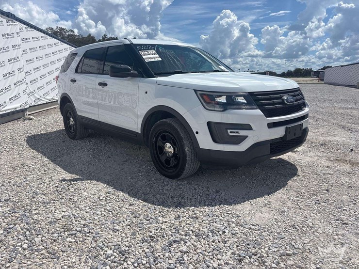 2016-ford-explorer-image-4