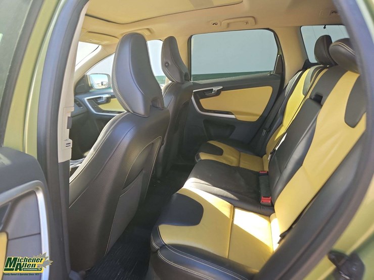 2010-volvo-xc60-image-15