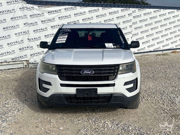 2016-ford-explorer-image-27