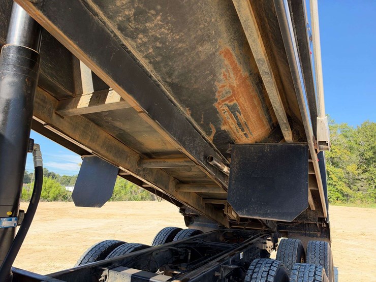 2021-peterbilt-348-image-27