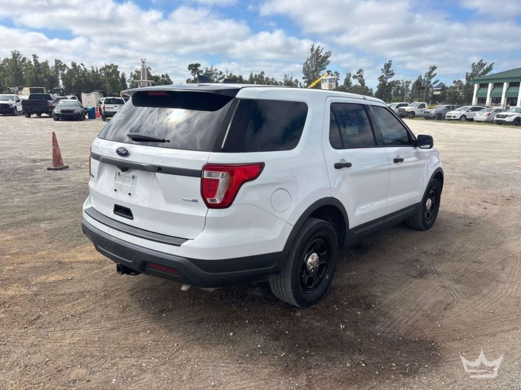 2018-ford-explorer-image-4