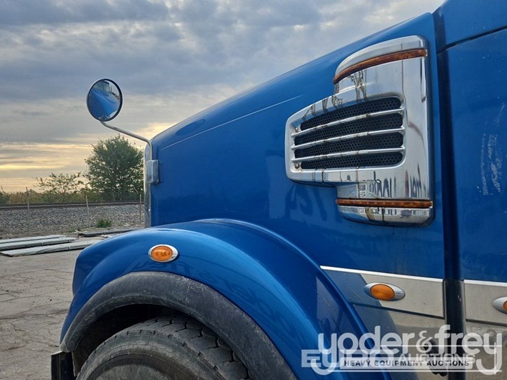 2019-freightliner-122sd-image-24