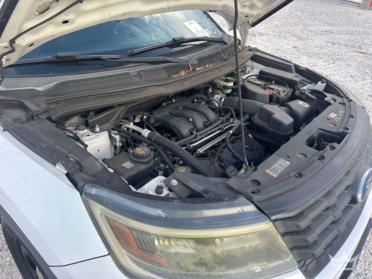 2016-ford-explorer-image-7