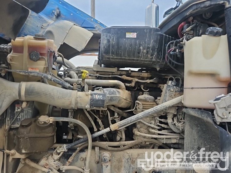 2019-freightliner-122sd-image-6