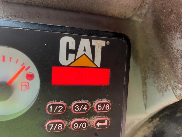 2018-caterpillar-262d-image-19