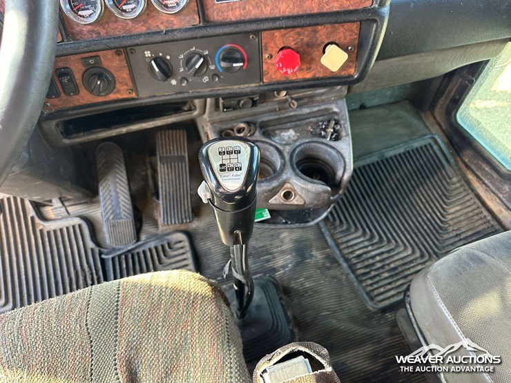 2006-kenworth-w900-image-25
