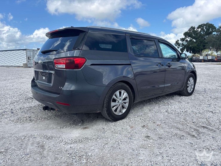 2015-kia-sedona-image-3